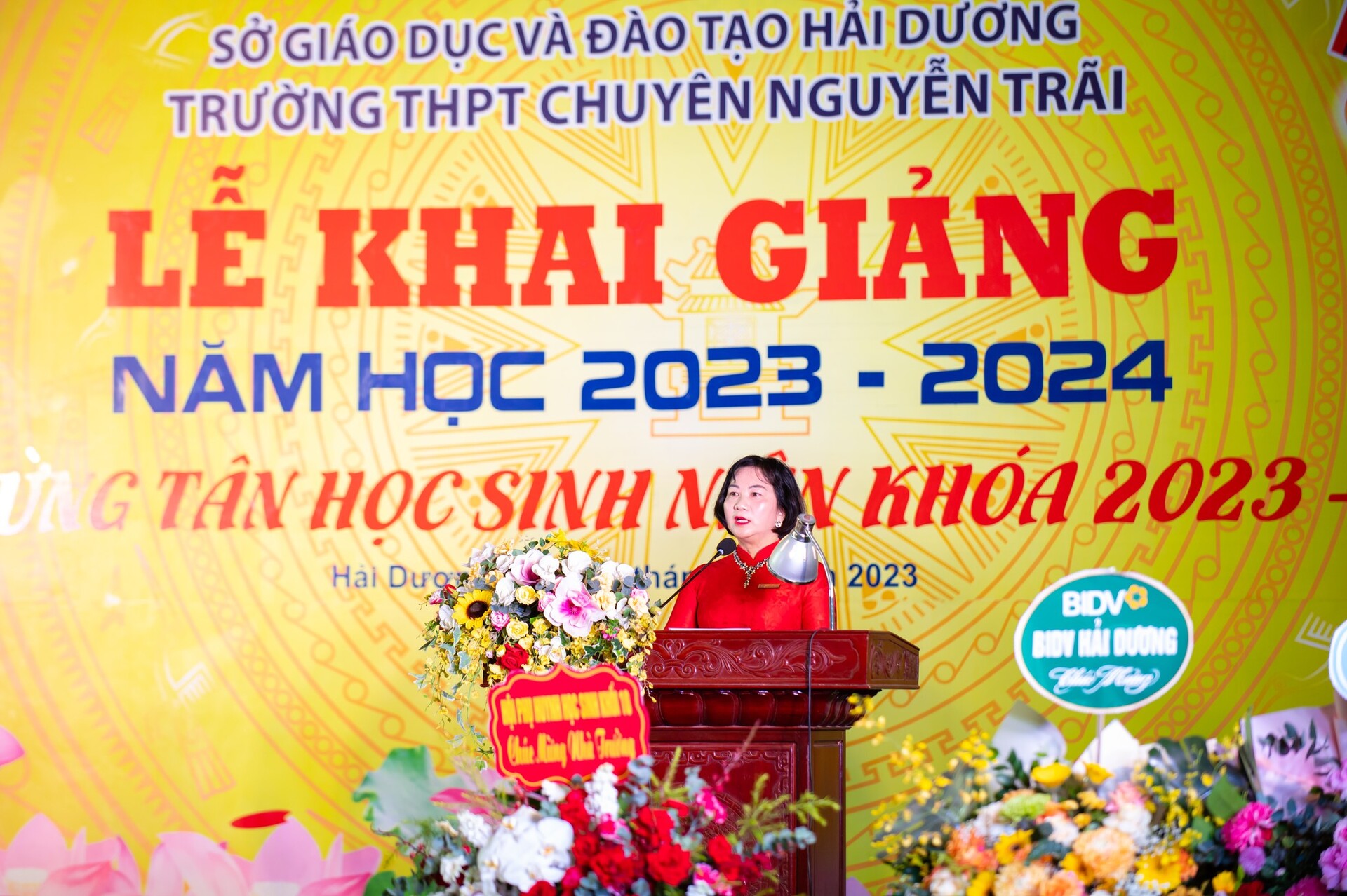 Nhấn để phóng to
